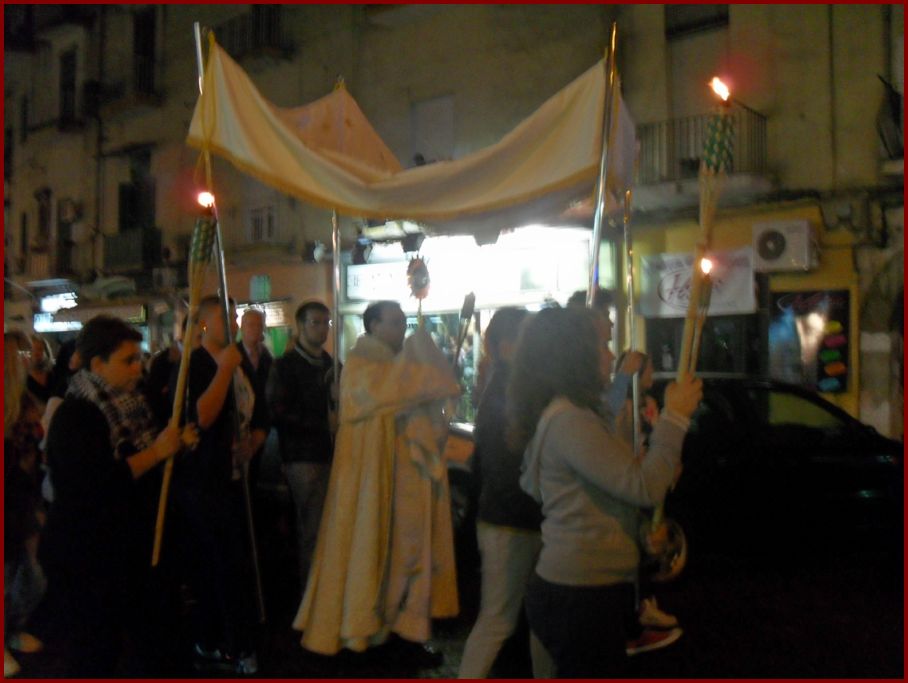 28-10-2011-processione-eucaristica (2)